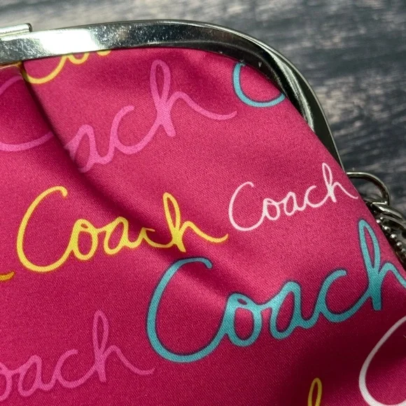 COACH Chelsea Script Framed Large Wristlet 43517 - Picture 4 of 13